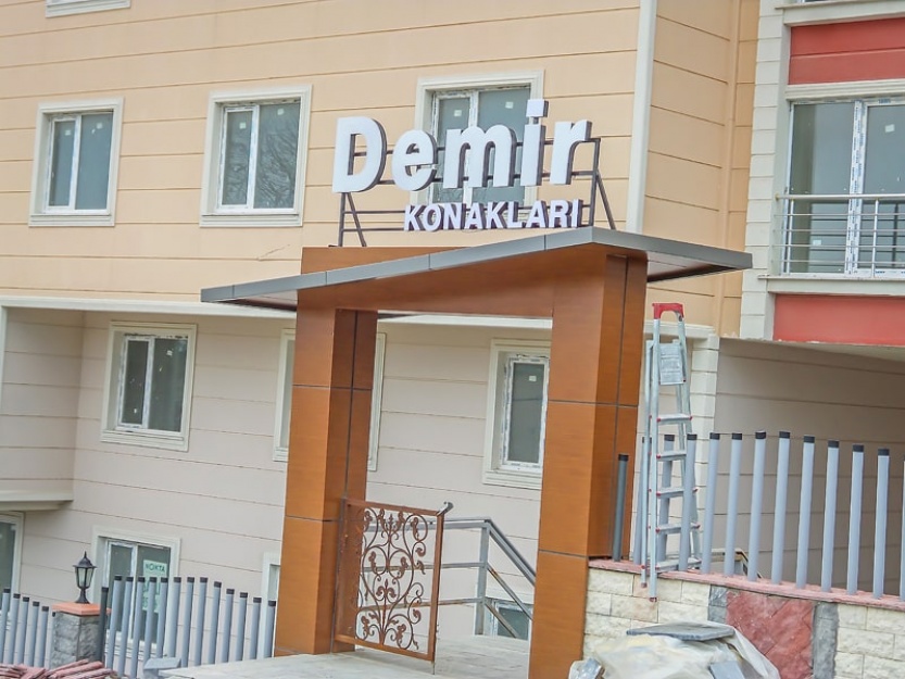 Tabela 10 Demir Konakları Site Giriş Tabelası üzeri Alüminyum kutu harfler