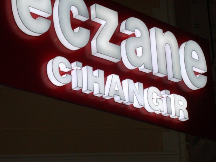 Tabela 17 Cihangir Eczanesi pleksi kutu harf